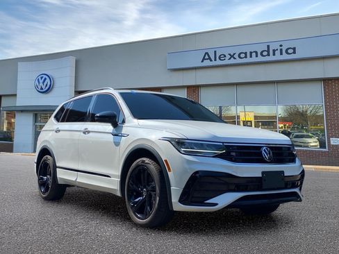 Certified 2024 Volkswagen Tiguan SE R-Line AWD/4WD image 1