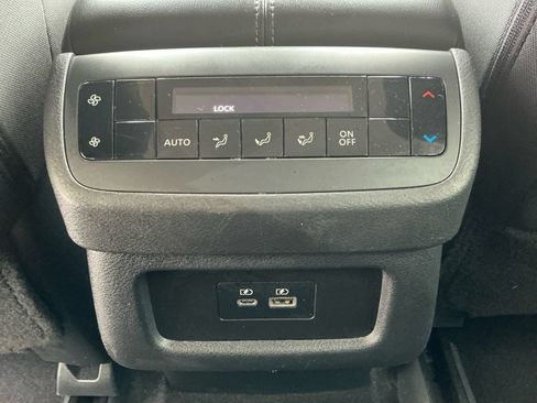 Used 2025 Nissan Pathfinder SV AWD/4WD image 31
