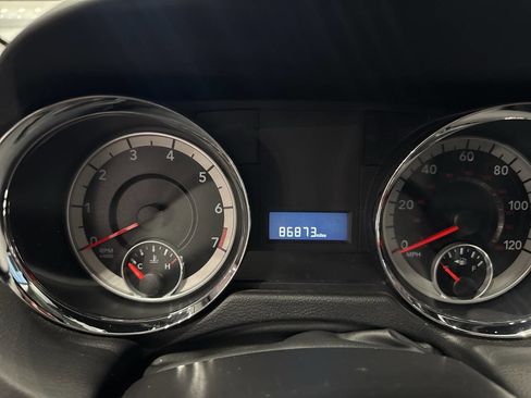 Used 2012 Dodge Grand Caravan SXT w/ UConnect Hands-Free Group image 32