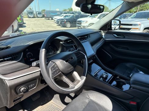 Used 2022 Jeep Grand Cherokee L Limited AWD/4WD image 10