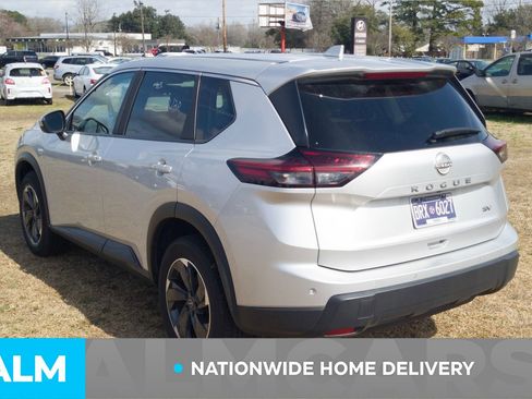 Used 2024 Nissan Rogue SV image 4
