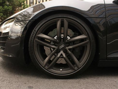 Used 2014 Audi R8 V8 w/ Enhanced Leather Package AWD/4WD image 21
