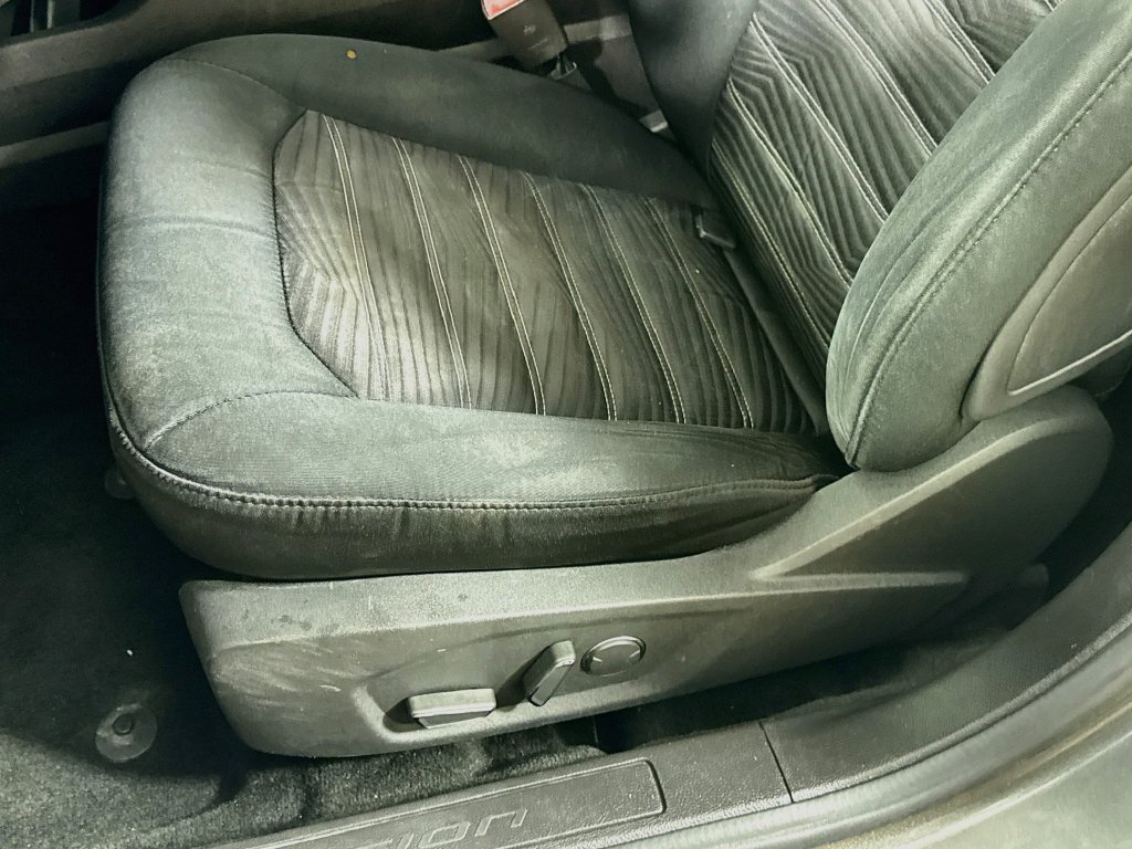 Used 2016 Ford Fusion SE FWD image 22