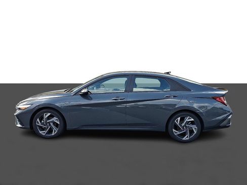 Used 2025 Hyundai Elantra SEL FWD image 4