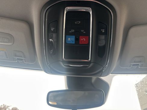 Used 2023 Jeep Grand Cherokee Limited image 21