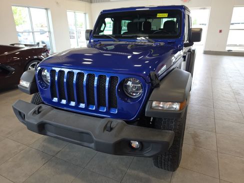 Used 2020 Jeep Wrangler Sport AWD/4WD image 2