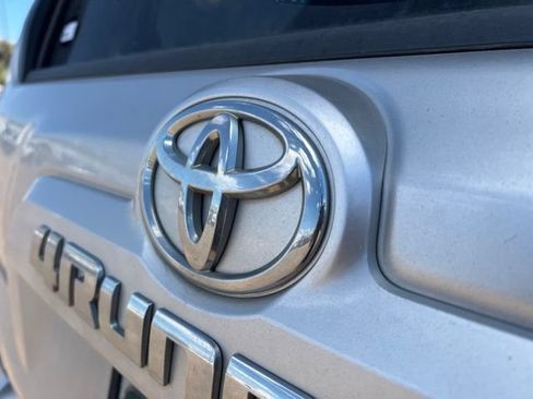 Used 2015 Toyota 4Runner SR5 AWD/4WD image 5