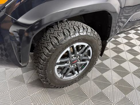 Used 2024 Toyota Tacoma TRD Sport AWD/4WD image 9