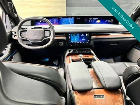 Used 2025 Lincoln Navigator L Black Label AWD/4WD image 2