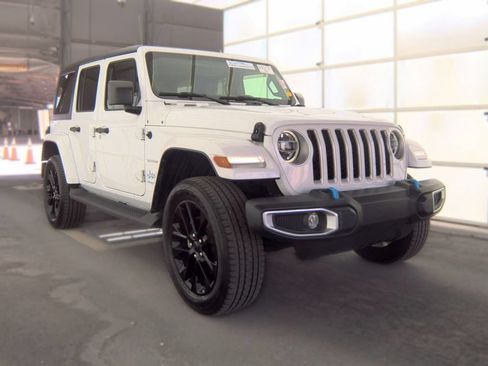 Used 2022 Jeep Wrangler Unlimited Sahara AWD/4WD image 3