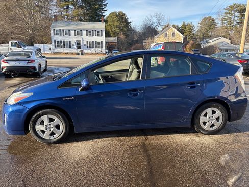 Used 2011 Toyota Prius Three w/ Navigation Pkg image 2