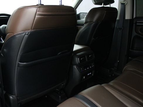 Used 2023 Honda Pilot Elite image 16