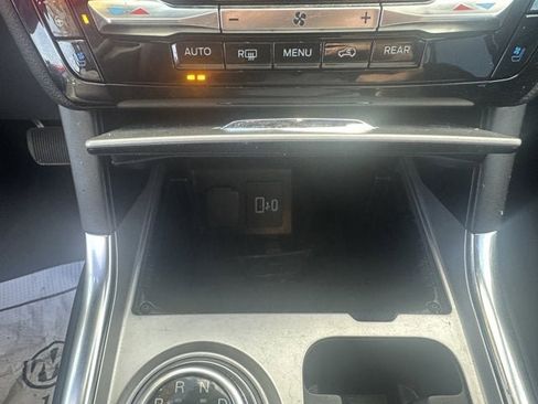 Used 2022 Ford Explorer Limited w/ Equipment Group 301A image 23