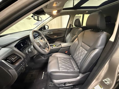 Used 2026 Nissan Rogue Platinum w/ Platinum Premium Package AWD/4WD image 31