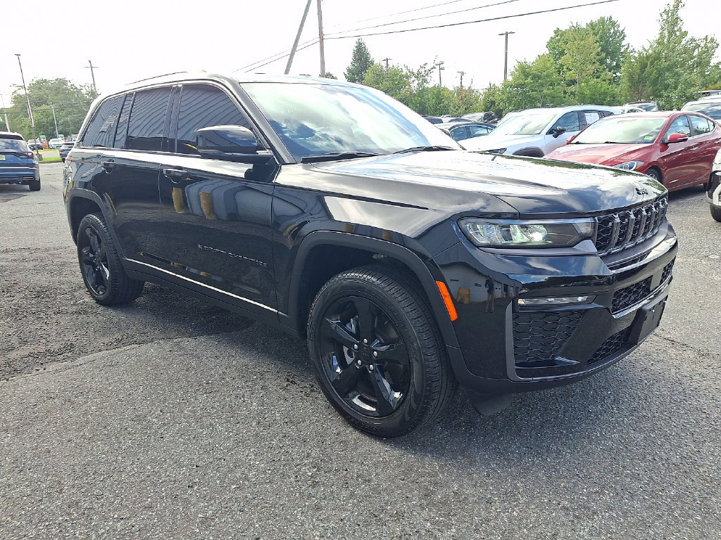 Used 2026 Jeep Grand Cherokee Limited w/ Limited Altitude Package AWD/4WD image 3
