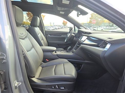 Used 2025 Cadillac XT6 Premium Luxury image 20