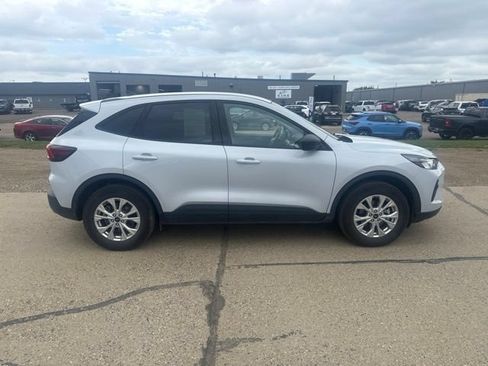 Used 2025 Ford Escape Active AWD/4WD image 11