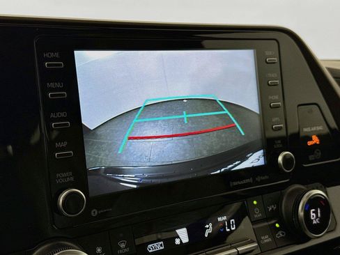 Used 2022 Toyota Highlander Bronze Edition FWD image 25