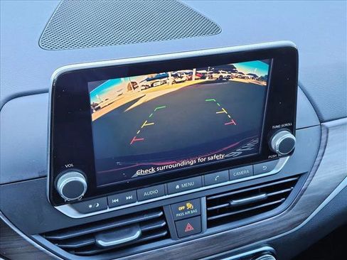 Used 2024 Nissan Altima 2.5 SV image 14