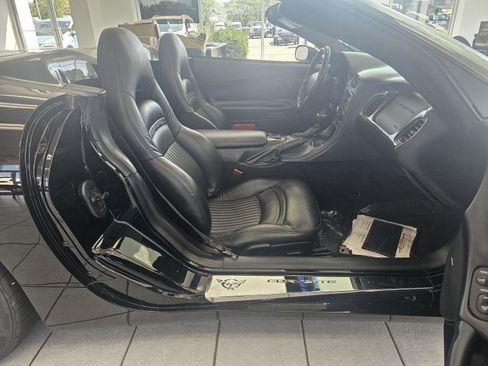 Used 2001 Chevrolet Corvette Convertible w/ Preferred Equipment Group2 image 12