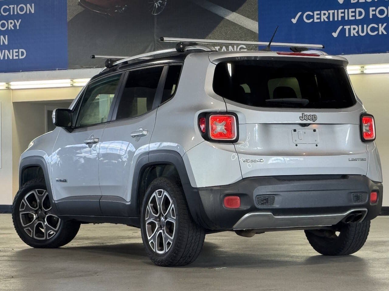 Used 2015 Jeep Renegade Limited w/ Safety & Security Group I AWD/4WD image 4