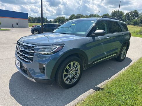 Used 2025 Ford Explorer Active w/ Active Comfort Package AWD/4WD image 3