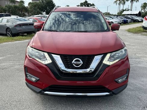 Used 2017 Nissan Rogue SV w/ SV Premium Package FWD image 3