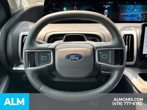 Used 2025 Ford Expedition Active AWD/4WD image 32