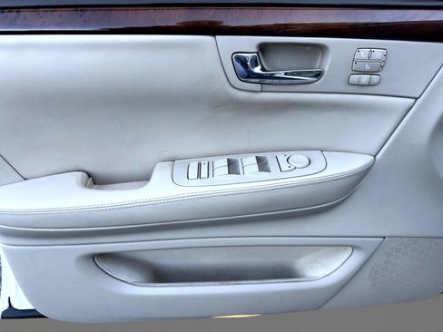 Used 2011 Cadillac DTS Luxury image 45