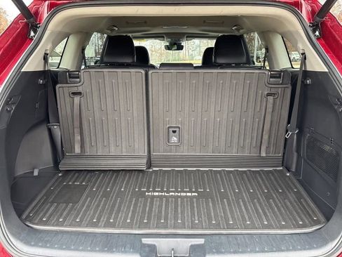 Used 2023 Toyota Highlander XLE image 16