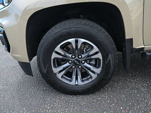 Used 2021 Chevrolet Colorado Z71 AWD/4WD image 12