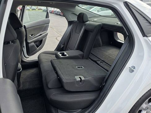 Certified 2025 Hyundai Elantra SEL FWD image 6