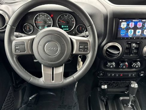 Used 2018 Jeep Wrangler Unlimited Sahara AWD/4WD image 15