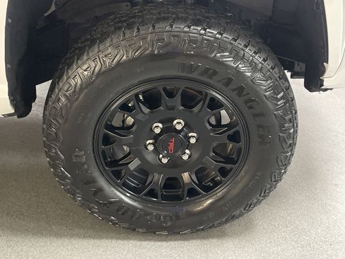 Used 2025 Toyota Tacoma SR image 13