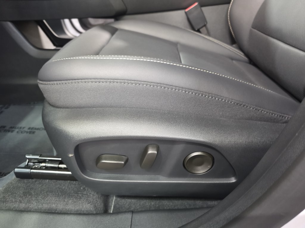 New 2027 GMC Terrain Elevation w/ Elevation Premium Package AWD/4WD image 27