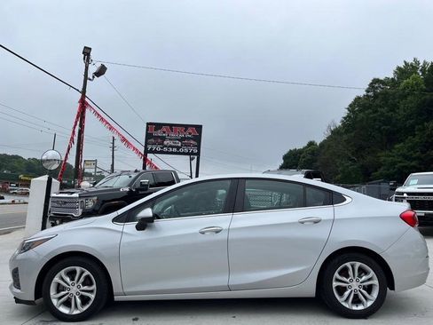 Used 2019 Chevrolet Cruze LT FWD image 4