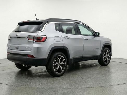 Used 2025 Jeep Compass Limited AWD/4WD image 9