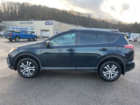 Used 2018 Toyota RAV4 LE image 9