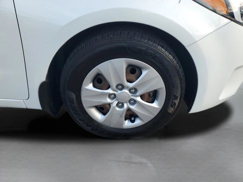Certified 2018 Kia Forte LX w/ LX Popular Package image 6