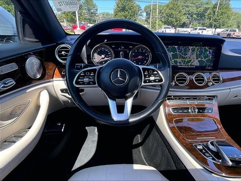 Used 2019 Mercedes-Benz E 300 4MATIC image 17