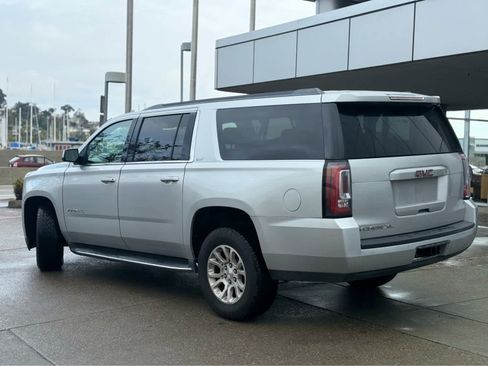 Used 2017 GMC Yukon XL SLT image 4