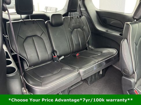 Certified 2025 Chrysler Pacifica Limited image 21