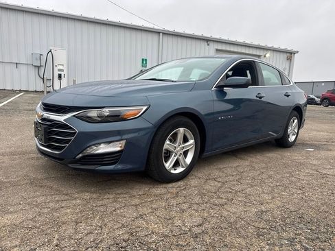 Used 2024 Chevrolet Malibu LT image 2