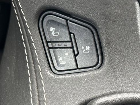 Used 2020 Chevrolet Suburban Premier AWD/4WD image 34