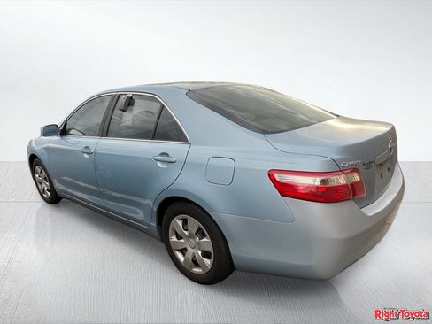 Used 2009 Toyota Camry LE FWD image 3