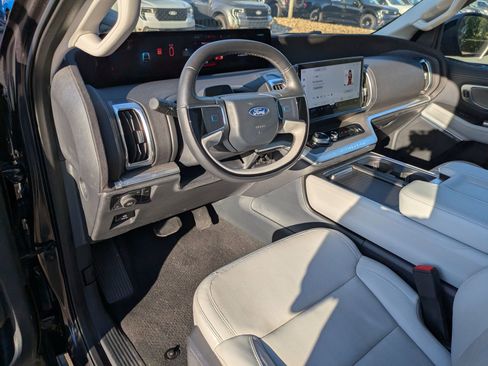 Certified 2025 Ford Expedition Platinum w/ Driver's Package AWD/4WD image 14