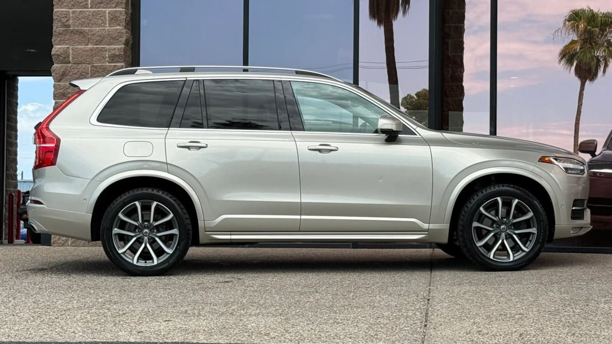 Used 2016 Volvo XC90 T6 Momentum w/ Momentum Plus Package AWD/4WD image 15