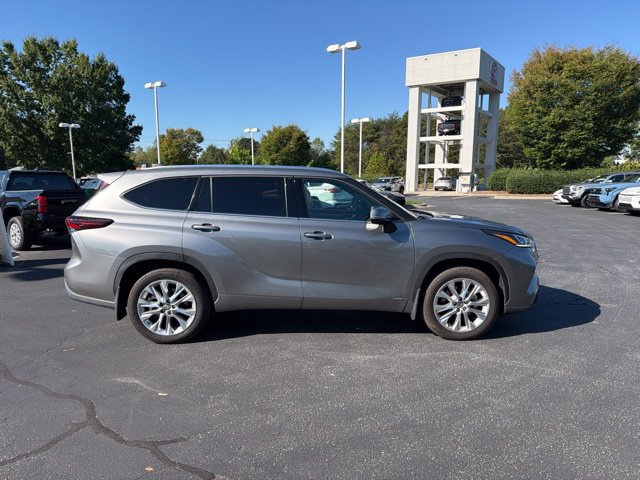 Used 2026 Toyota Highlander Limited AWD/4WD image 5