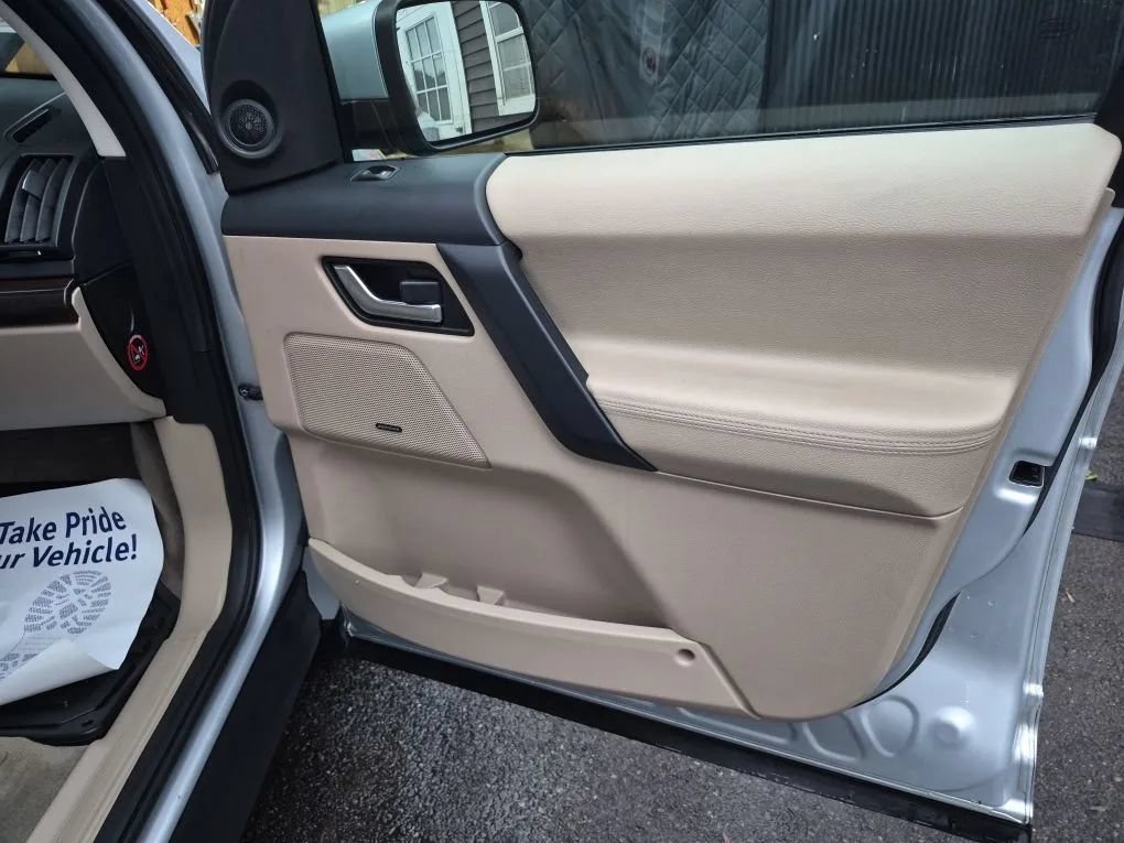 Used 2014 Land Rover LR2 HSE AWD/4WD image 23