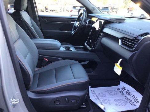 New 2026 GMC Acadia AT4 w/ LPO, Floor Liner Package AWD/4WD image 18